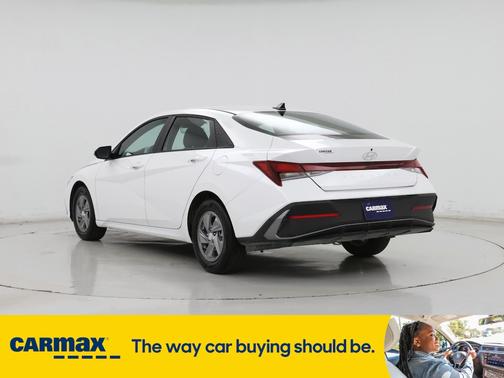 2024 Hyundai ELANTRA SE