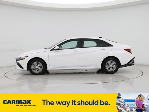 2024 Hyundai ELANTRA SE