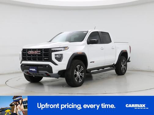 White 2024 GMC Canyon AT4