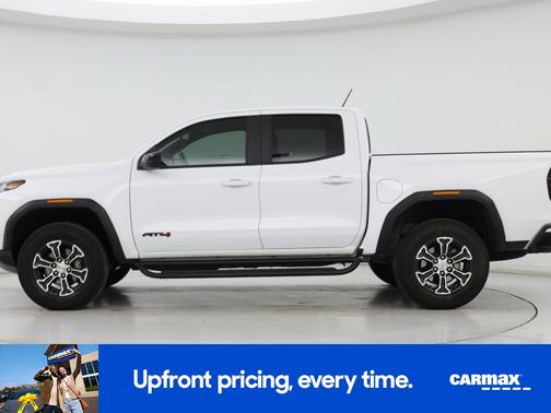 White 2024 GMC Canyon AT4
