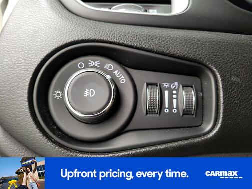 White 2018 Jeep Renegade Latitude