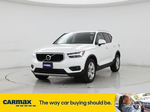 2022 Volvo XC40 T4 Momentum