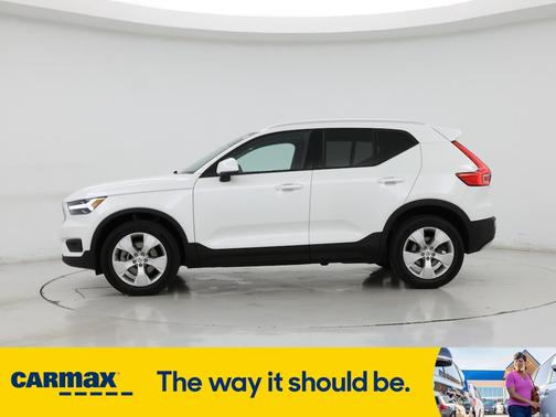 2022 Volvo XC40 T4 Momentum