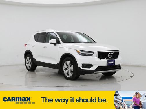 2022 Volvo XC40 T4 Momentum