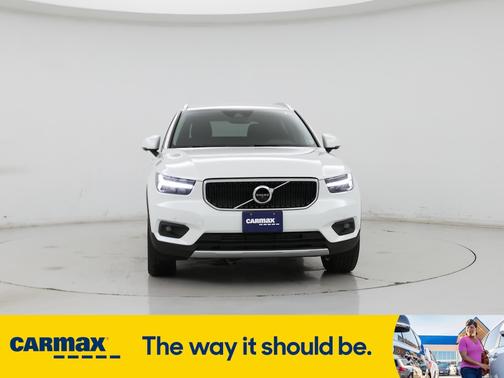 2022 Volvo XC40 T4 Momentum