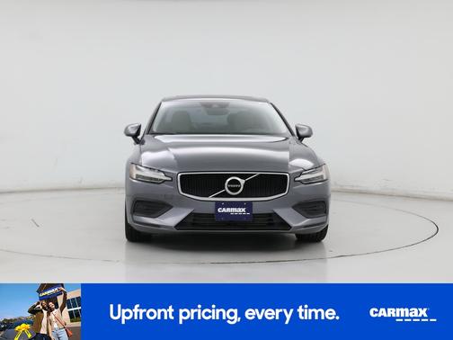 Gray 2019 Volvo S60 T6 Momentum