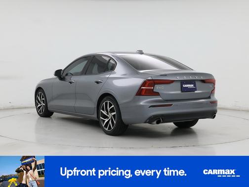 Gray 2019 Volvo S60 T6 Momentum