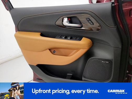 Red 2022 Chrysler Pacifica Hybrid Pinnacle