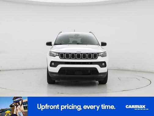 White 2023 Jeep Compass Latitude Lux