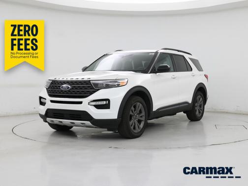 White 2023 Ford Explorer XLT
