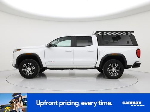 White 2024 GMC Canyon AT4