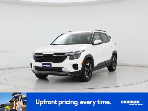 White 2025 Kia Seltos S