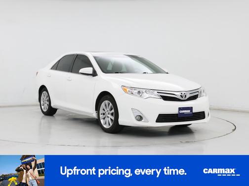 White 2014 Toyota Camry XLE