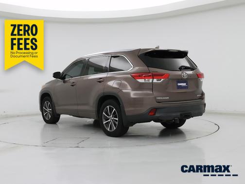 Brown 2018 Toyota Highlander XLE