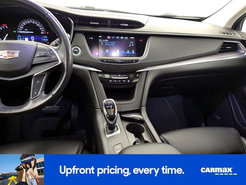 White 2018 Cadillac XT5 Luxury