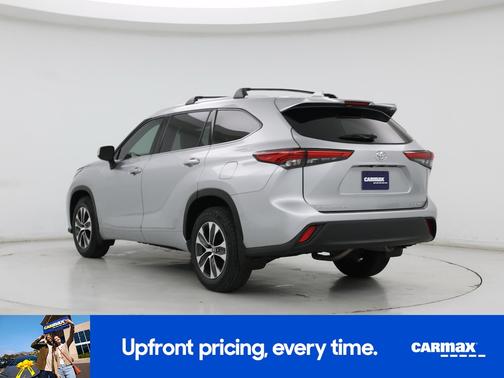 Silver 2022 Toyota Highlander XLE
