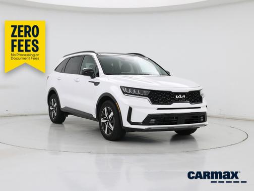 White 2022 Kia Sorento EX