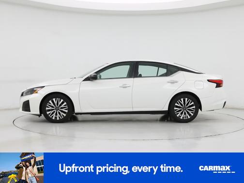 White 2024 Nissan Altima SV
