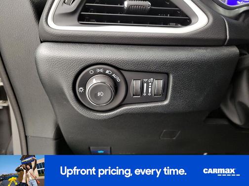Gray 2025 Chrysler Pacifica Select