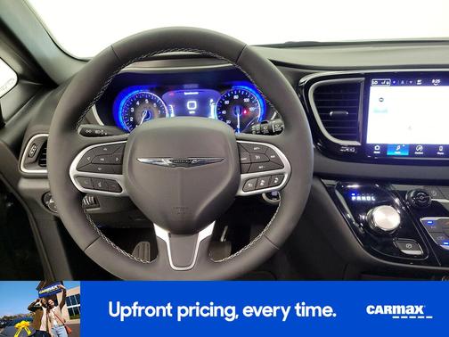 Gray 2025 Chrysler Pacifica Select