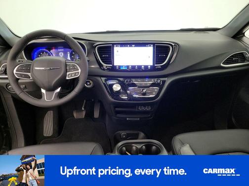 Gray 2025 Chrysler Pacifica Select