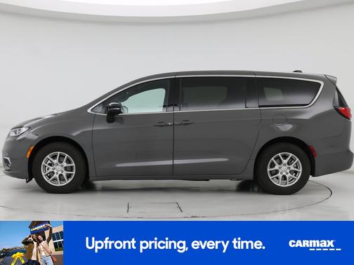 Gray 2025 Chrysler Pacifica Select