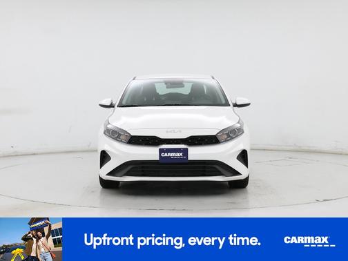 White 2024 Kia Forte LXS