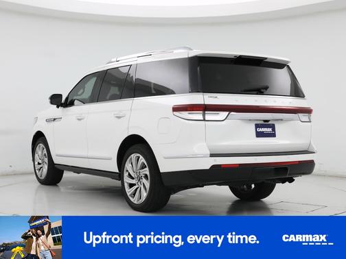 White 2024 Lincoln Navigator Reserve