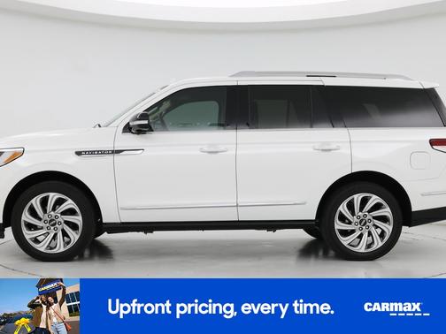 White 2024 Lincoln Navigator Reserve