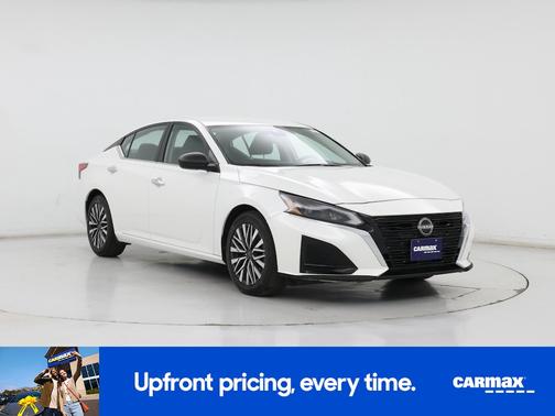 White 2024 Nissan Altima SV