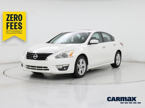 White 2015 Nissan Altima SL