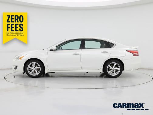 White 2015 Nissan Altima SL