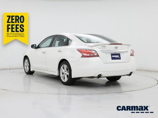 White 2015 Nissan Altima SL