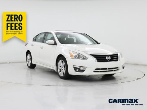 White 2015 Nissan Altima SL