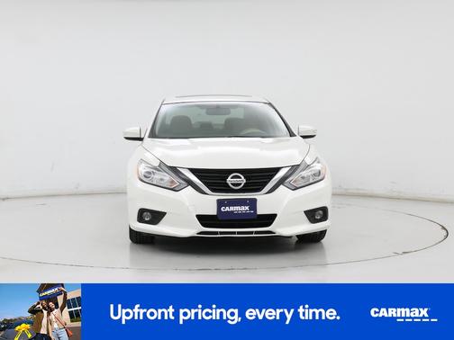 White 2016 Nissan Altima SL