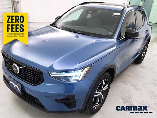 Blue 2024 Volvo XC40 B5 Core Dark Theme