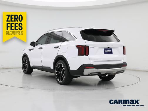 White 2025 Kia Sorento S