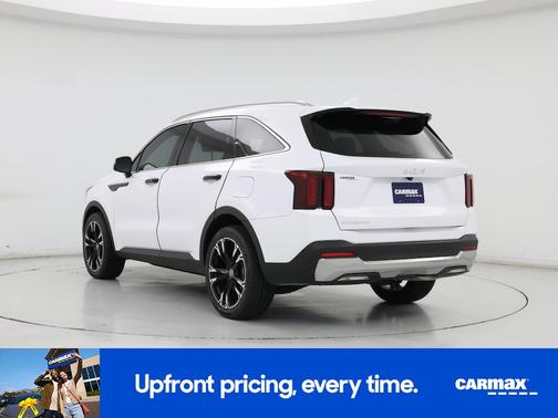 White 2025 Kia Sorento S