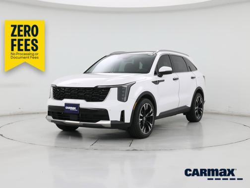 White 2025 Kia Sorento S
