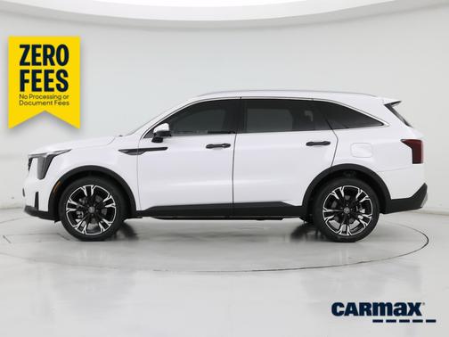 White 2025 Kia Sorento S