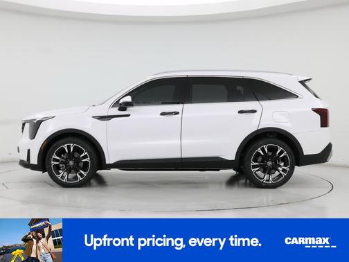 White 2025 Kia Sorento S