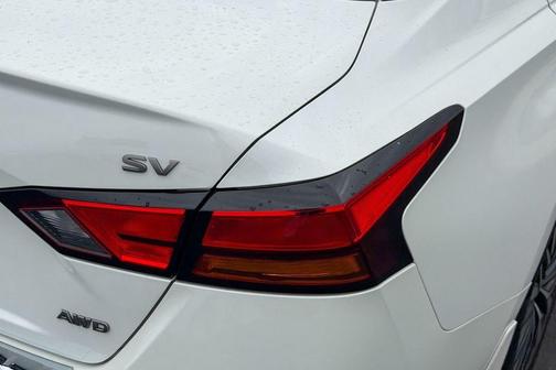 White 2023 Nissan Altima 2.5 SV