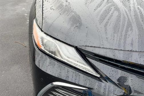 2022 Toyota Camry Hybrid XLE