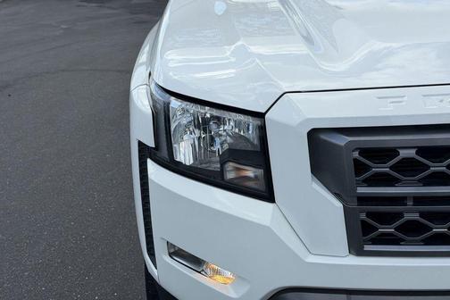 Glacier White 2022 Nissan Frontier SV