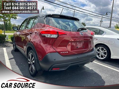 Cayenne Red/Super Black 2020 Nissan Kicks SV