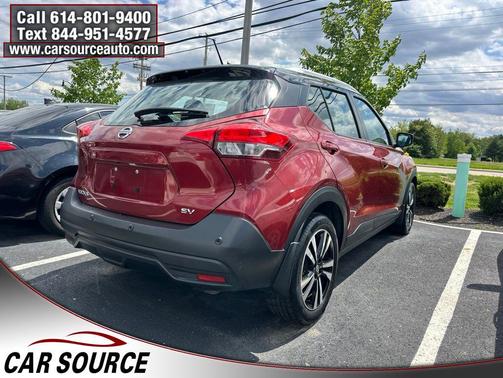Cayenne Red/Super Black 2020 Nissan Kicks SV