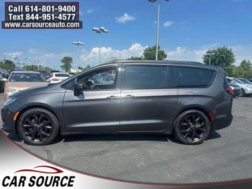 Granite Crystal Metallic Clearcoat 2019 Chrysler Pacifica Limited