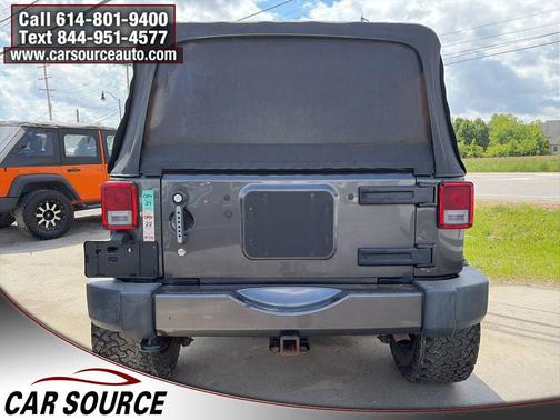 Granite Crystal Metallic Clearcoat 2017 Jeep Wrangler Unlimited Sahara