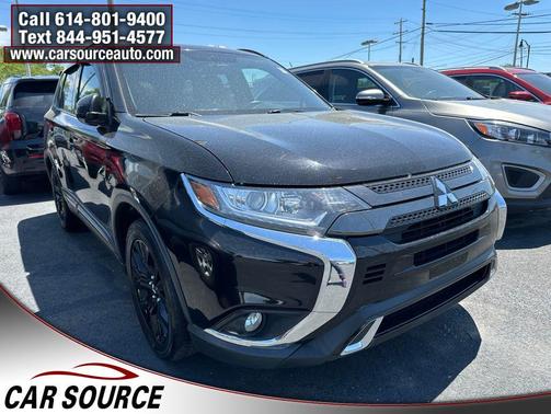 Labrador Black Metallic 2019 Mitsubishi Outlander LE