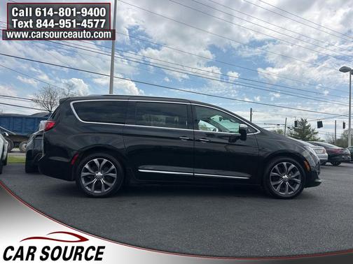 Brilliant Black Crystal Pearlcoat 2018 Chrysler Pacifica Limited